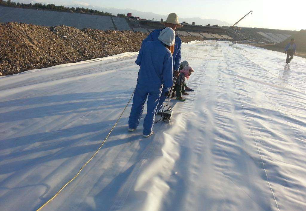 土工膜施工方法